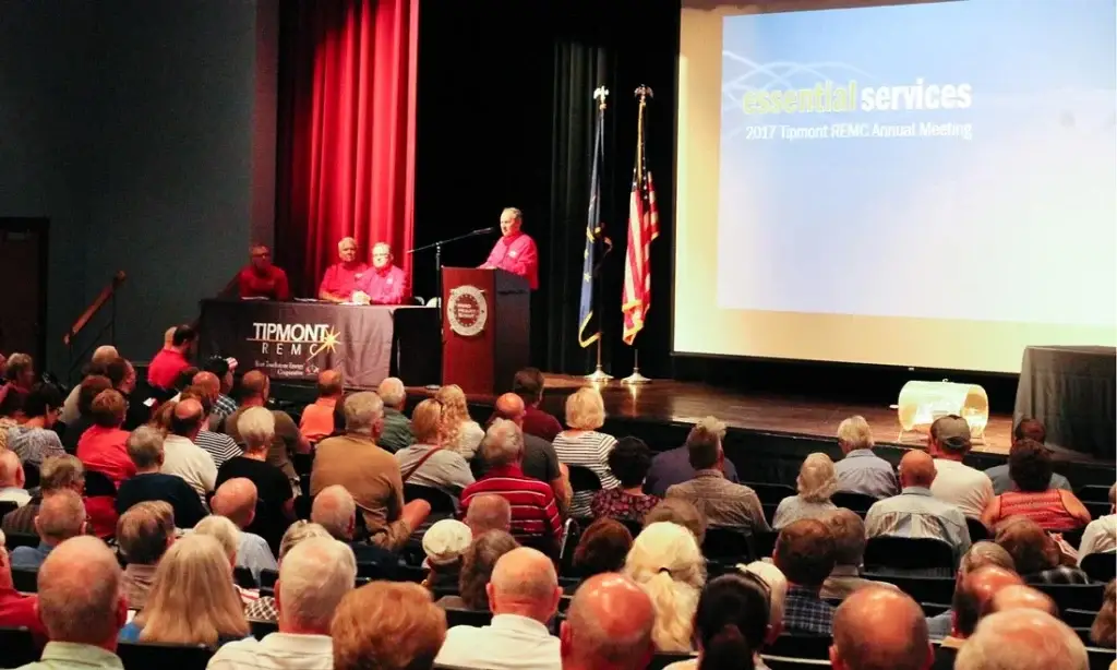 Chairman Robert Baker announces Tipmont’s fiber internet project at the 2017 Annual Meeting